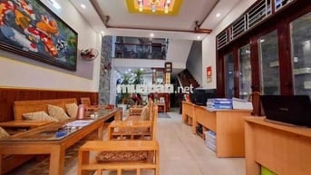 NHÀ KIỆT Ô TÔ TRÁNH NHAU ÔNG ÍCH KHIÊM 3 TẦNG 3 MÊ LỆCH