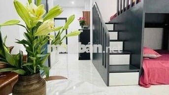 CCMN ngõ 242 Đường Láng: 2 ngủ full nội thất, ban công, máy giặt riêng