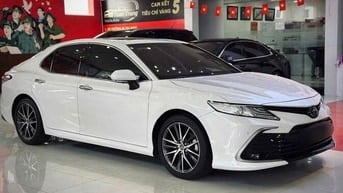 Toyota Camry 2.5Q Trắng