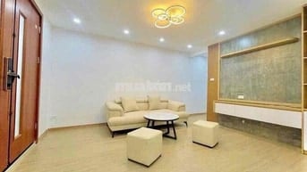 Lô góc tập thể phố Quỳnh Mai nhà đẹp 2 thoáng2PN ở ngay 80m2 T2 giá 4.