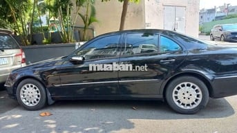 Mercedes-Benz E240 2003 Đen 5 chỗ