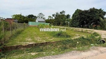 Bán Gấp Lô Đất 200m2 giá 220Tr ngay KCN Phước Đông Tây Ninh