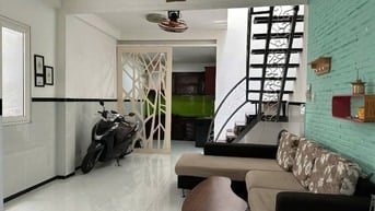 Hẻm phùng văn cung 4m x 10m 1 lầu 6ty200 