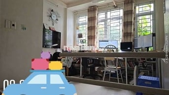 Ngay sau nhà văn hóa, ô tô gửi cách 1 nhà, 1 xe 1 sân