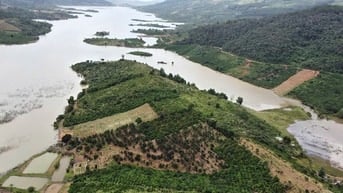 Đất Kala, bán 5 hec giáp nước kéo dài lên đỉnh bán đảo sang bên kia.