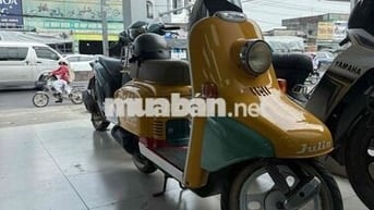 Xe máy Julio màu Vàng kem