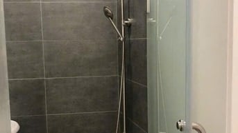 ✅ CHDV 26 phòng , 5 lầu ngay Cống Quỳnh , quận 1