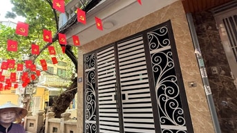 Bán nhà 5 tầng ngõ 245 Lạc Long Quân, ôtô đỗ cửa