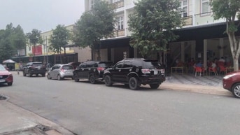 Nhượng lại nhà 3 lầu lô góc 2 mặt tiền đang cho thuê phường Bến Cát,  