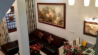 Cho thuê nhà ngõ phố Chùa Láng 50m xây 4 tần