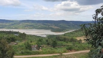 Đất view sông mặt tiền 40m, sâu 65m, có 120 thổ cư, đường ô tô tránh.