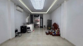 Chính Chủ cho thuê nhà 7 Tầng,Thang Máy,tại: Trần Quốc Hoàn-Cầu Giấy