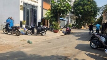 Bán nhà cấp 4 mới mặt tiền đường 16m phú thuận quận 7