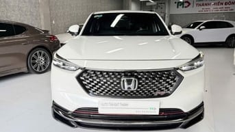 HONDA HRV • RS   ( Màu trắng / nội thất da đen )  • Sản xuất : 2023