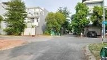 Bán đất DA Vạn Phát Đạt đường Bưng Ông Thoàn, Q9, lô B35 góc 2 mt 