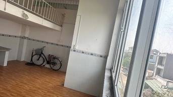 Phòng rộng sạch sẽ- mặt tiền đường Lớn, KDC đông đúc