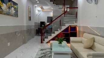 CHÚ SÁU KẸT TIỀN BÁN NHÀ Đ NGUYỄN BỈNH KHIÊM,Q1,SỔ HỒNG MUA BÁN NGAY