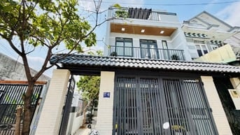 🏡🌿 BIỆT THỰ MINI 2 LẦU – SÂN VƯỜN CÂY TRÁI – 1 SẸC TRẦN VĂN MƯỜI
