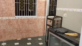 Cho thuê nguyên căn lầu 3 Nhà A85B S 63m2 Ng.Thần Hiến P18.Q4. 2PN ,1W