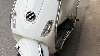 Cần bán xe vespa màu trắng, cavet chính chủ, nữ chạy
