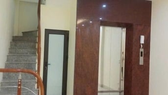 Cho thuê mặt bằng phố Nguyễn Văn Lộc, DT 200m2. Có thang máy, giá 26tr