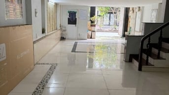 Cho thuê mặt bằng nhà phố , mặt đường 20m ,