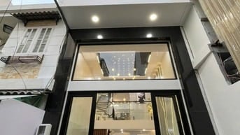 Nhà xây mới full nội thất cao cấp. Có thang máy.