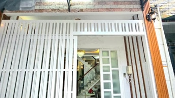 🔥🔥🔥 BÁN NHÀ GIAO GIỮ SỔ HỒNG RIÊNG - NHÀ TO 4M❌10M - GIÁP QUẬN 7 🔥