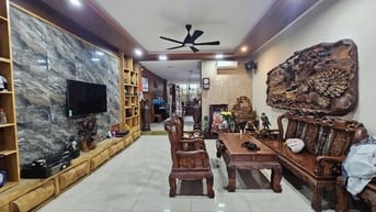 Mặt Tiền 47b Ca Văn Thỉnh,460m2 sàn, thang máy lớn, ốp gỗ xịn, 23tỷ920