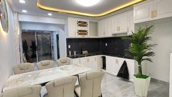 Nhà mới 3 tầng, hẻm thông, giáp Quận 7 – Huỳnh Tấn Phát, 4 TỶ 350