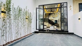 Bán căn nhà mới xây 3 tầng sân cổng riêng, full nội thất, ô tô đỗ cổng