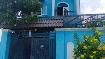 Bán nhà đẹp 7x25m, BTCT 2 lầu, 3PN, 4WC, sân vườn trước sau, giá tốt