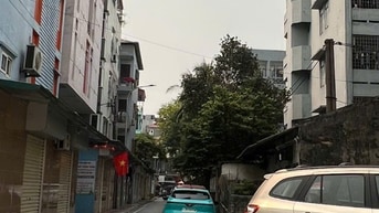 BÁN ĐẤT TẶNG NHÀ – LÊ VĂN HIẾN- ĐÔNG NGẠC- LÔ GÓC 3 THOÁNG, Ô TÔ CHẠY 