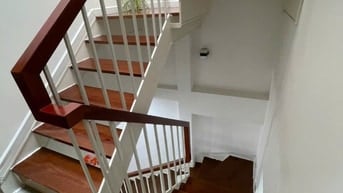 NHÀ LẠC LONG QUÂN- ĐẦM SEN 4 X 14M 3 TẦNG ĐÚC HẺM XE HƠI