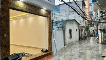 Nhà rất đẹp Nguyễn Ngọc Vũ Cầu Trung hòa CG 48 m2x6 tầng thang máy 