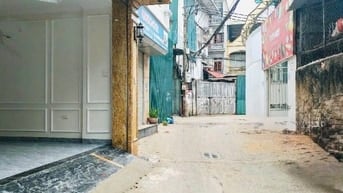 NHÀ MỚI -PHẠM VĂN ĐỒNG- CỔ NHUẾ -THANG MÁY - GARA Ô TÔ TRONG NHÀ - FUL