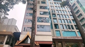 Bán khách sạn 40 phòng 2 mặt tiền Bùi Thị Xuân, Q1, 165m² đất, hầm 8