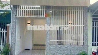 vợ chồng bỏ phố về quê cần bán gấp căn nhà 200m2 giá 350tr ở bến cát