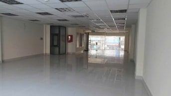 Văn Phòng+ măt bằng trống suốt 190m2 tầng 2 mày lạnh , wc , máy lạnh 