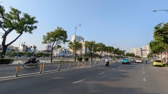 CHO THUÊ VỊ TRÍ HIẾM - BIỆT THỰ GÓC 2MT BẾN VÂN ĐỒN - QUẬN 4 - VIEW SÔ