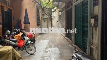CHO THUÊ NHÀ RIÊNG GẦN CHỖ ĐỖ XE Ô TÔ.