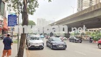 Tôi cần bán nhà 3tầng mặt phố Khuất Duy Tiến.
