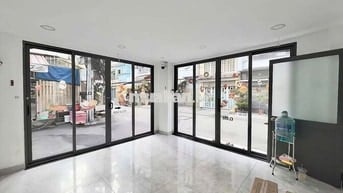 Cho thuê mặt bằng vuông vức rộng rãi