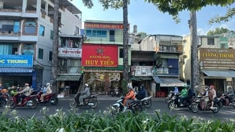 Chính chủ cho thuê nhà mặt tiền 205-207 Trẩn Phú, Quận 5, 6x7,5m, 2lầu