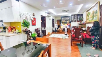 Tập thể 120m2 sổ đỏ tầng 2 phố Tôn thất Tùng nhà đẹp 3 ngủ ô tô đỗ cưa