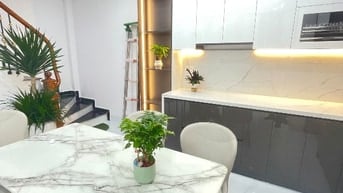 Nhà phố Tam Trinh ! thang máy nhập khẩu,lô góc ,mặt tiền rộng 
