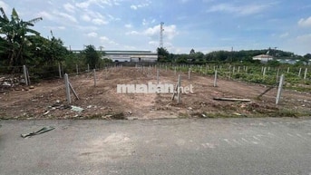cần bán đất 400m2 sẵn thổ cư mặt tiền đường nhựa