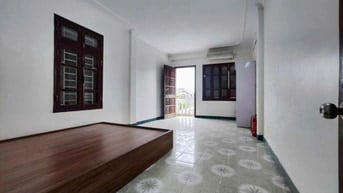 Cho thuê nhà mặt ngõ ô tô ngõ 279 Đội Cấn, diện tích 38m2, 5 tầng +tum