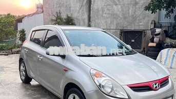Hyundai i20AT Xs 2012 Bạc