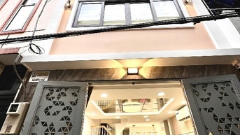 Siêu phẩm 3 tầng đẹp ngay Khu Phan xích Long, 3PN, 75m2 SD, 